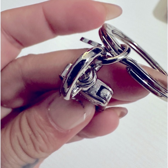 Louis Vuitton Silver Key Ring Porte cles - added dog paw pink and silver - Picture 3 of 12